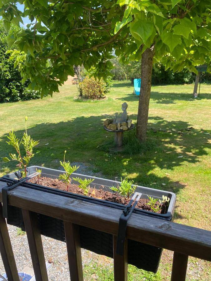 Location de vacances pour 6 personnes, avec piscine ainsi que jardin et vue à Paray-le-Frésil