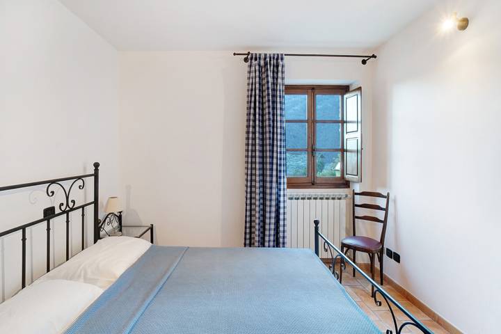 Hel lejlighed, Apartment 'Casa Azzurra - Sciu´pepin' with Private Garden, Balcony and Wi-Fi in Rezzo, Liguriske Alper