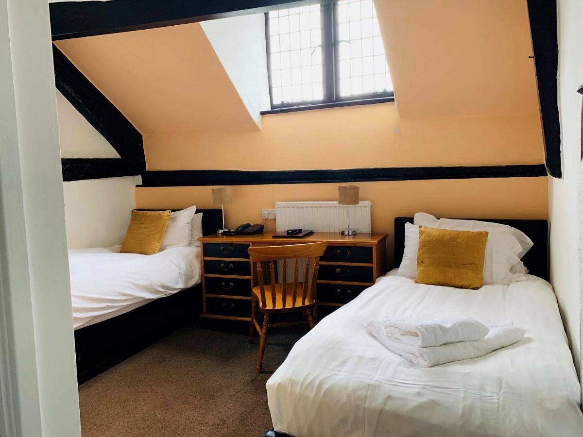 Hotel for 10 people with terrace in Hertfordshire