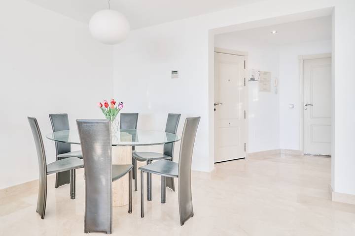 Schönes Penthouse nahe Strand mit Meerblick, Pool, WLAN, Klimaanlage, Balkon & Terrasse in Torrox Costa, Torrox