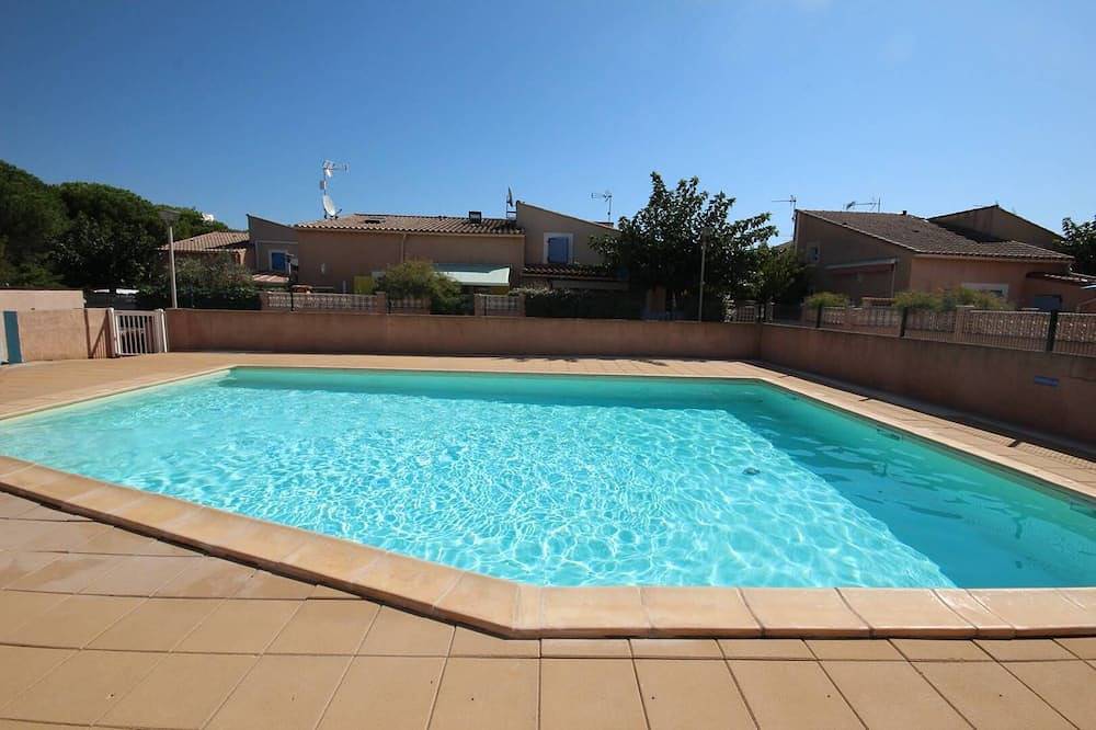 Nice corner house with garden, 2 bedrooms, secured residence Les Ondines with pool, free wifi,400... in Portiragnes Plage, Portiragnes