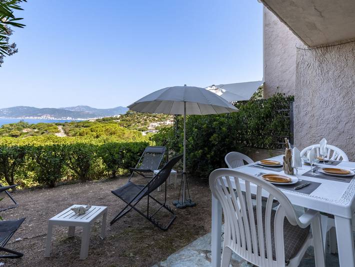 Location de vacances pour 4 personnes, avec terrasse ainsi que jardin et vue dans Porticcio - 4