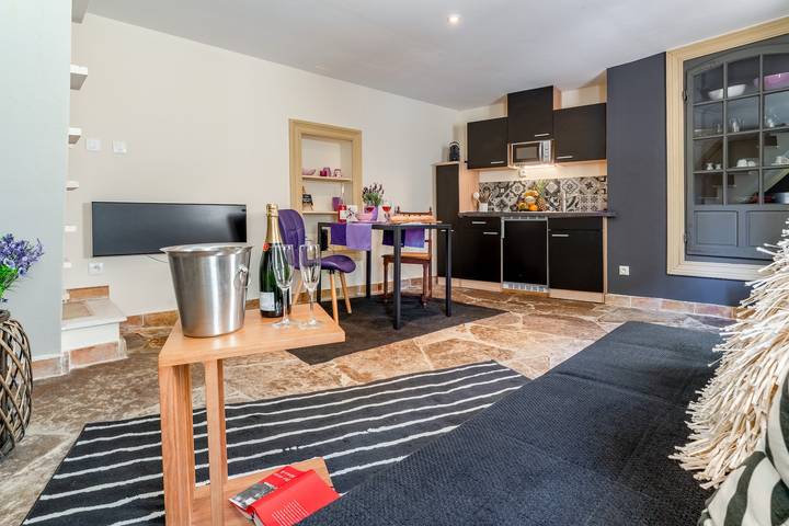 Entire apartment, Gite Lavande - Paradise of Provence in Le Pin, Nimes region