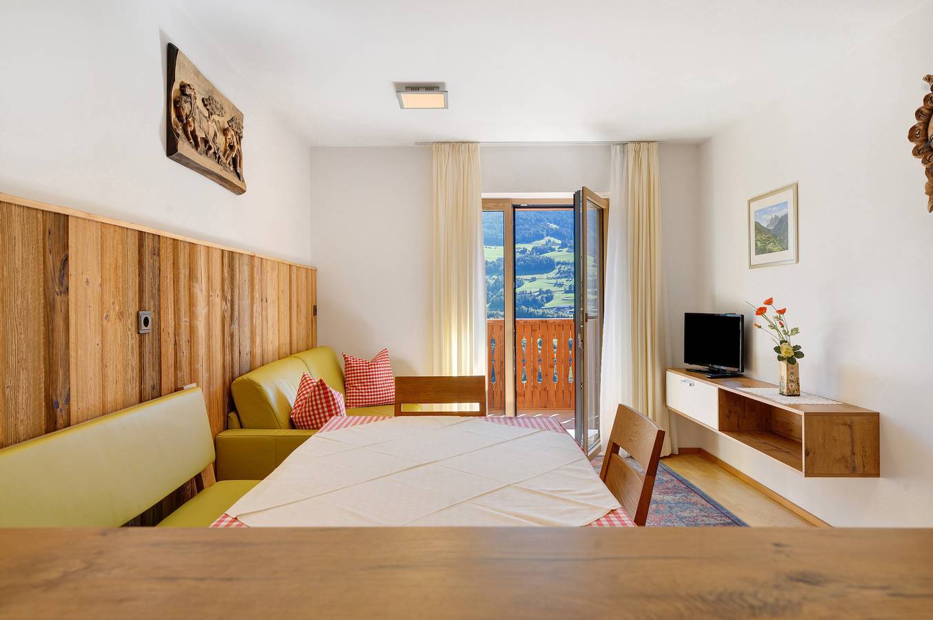 Ganze Wohnung, Ferienwohnung 'Oberhemberger Hof Oanser' mit Bergblick, Gemeinschaftsterrasse und Wi-Fi in Feldthurns, Dolomiti Superski