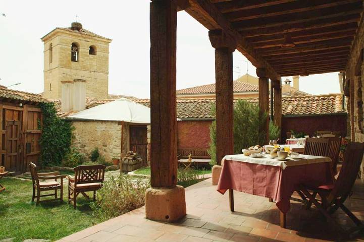 Casa rural para 16 personas, con Terraza además de Jardín y Piscina en Espirdo