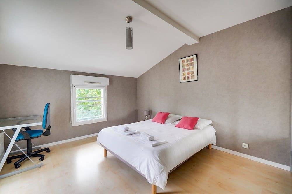Entire apartment, Nice apartment Mérignac with terrace and parking in Mérignac, Bordeaux region
