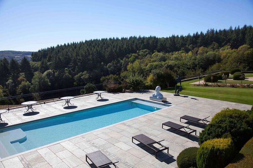 Studio de charme situé au cœur d'un domaine arboré de 70 hectares in Boffres, Région de Tournon-sur-Rhône