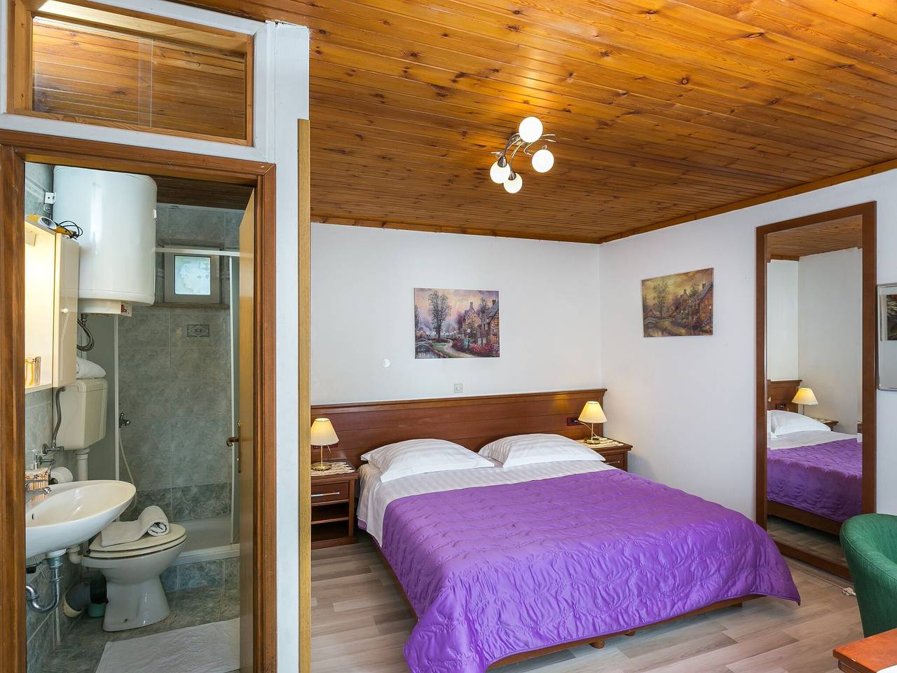 Entire apartment, Guest House Kusalo - Comfort Twin or Double Room with Patio (Soba 5) in Dubrovnik, Grad Dubrovnik