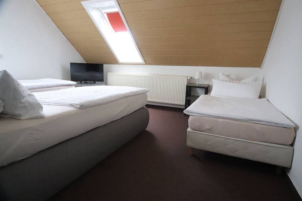 Ganze Wohnung, Ruhige Wohnung mit Terrasse nur 5 Minuten zur Müritz in Röbel, Müritz