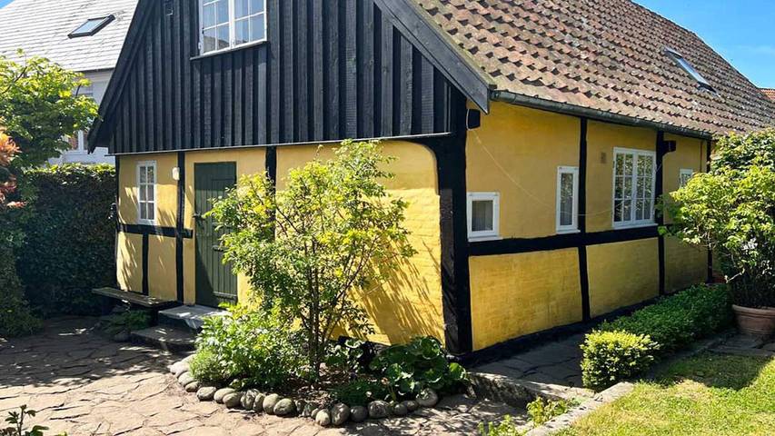 Ferieudlejning for 7 personer, med terrasse i Svaneke