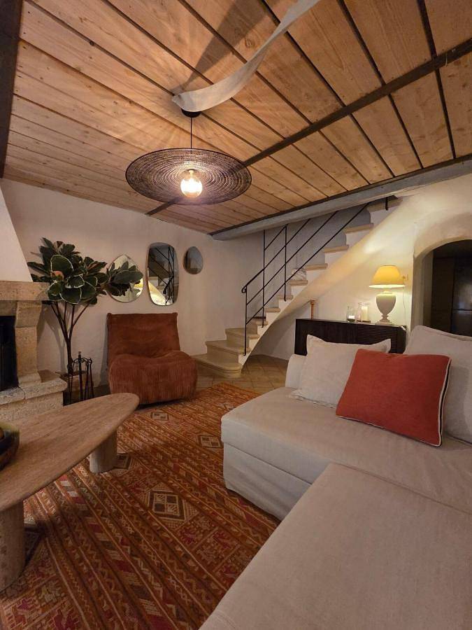 Location de vacances pour 6 personnes, avec terrasse et piscine à Saint-Victor-des-Oules