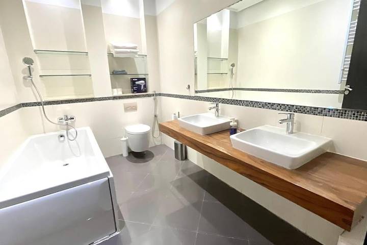 Location de vacances pour 11 personnes, avec vue ainsi que balcon et piscine dans Dar Bouazza - 2