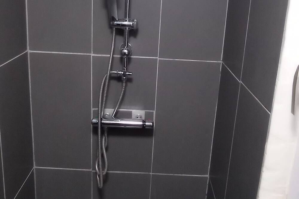 Studio avec cuisine, Wc/douche et chambre/salon de 25m2, pour 2 personnes in Mimet, Côte méditerranéenne (France)