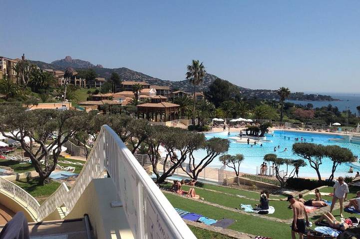 Gîte pour 4 personnes, avec piscine et jardin dans Gare Du Dramont