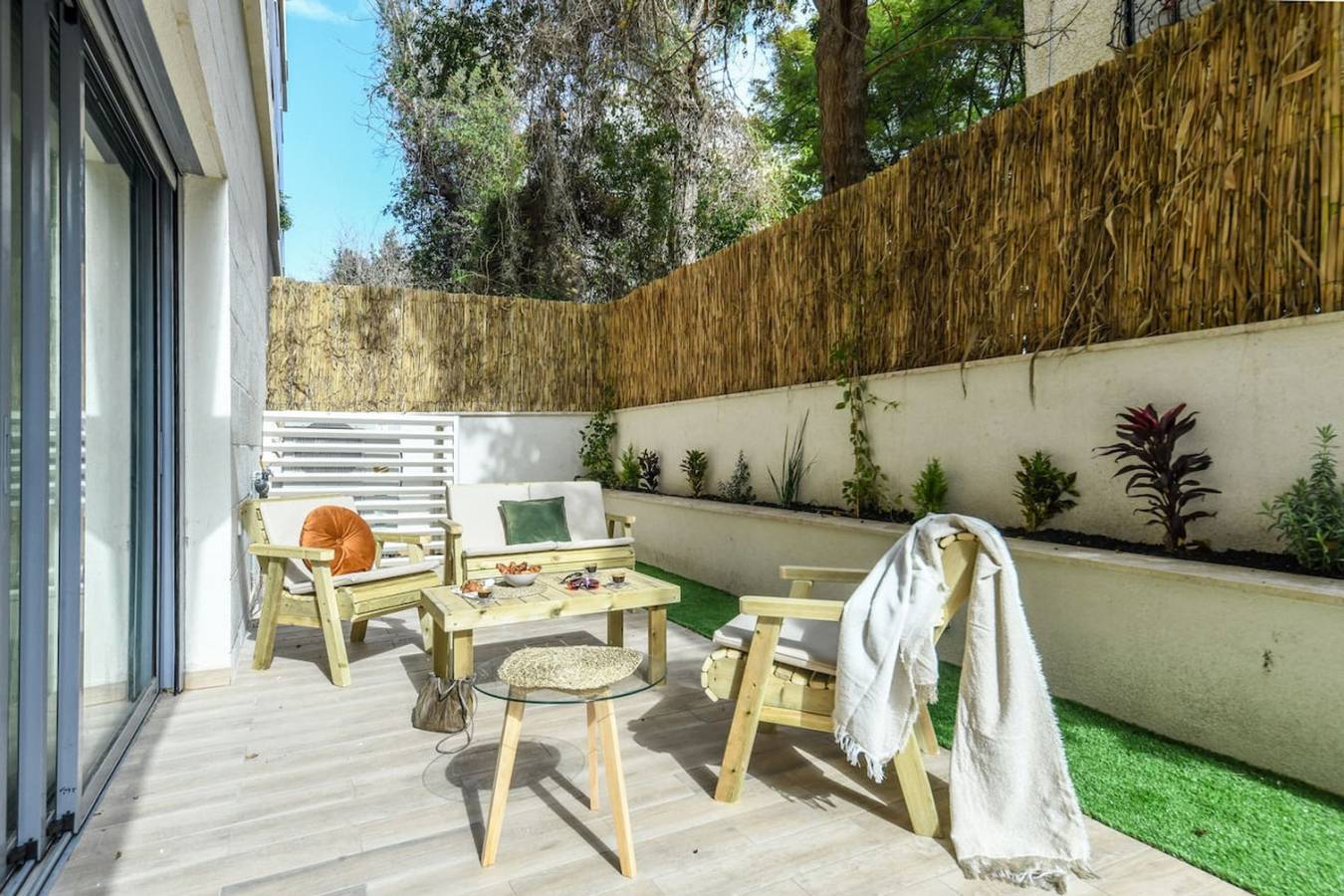 Apartamento entero, Charming 3Br Apt with Garden in Ramat Hasharon in Ramat Hasharon, Distrito de Tel Aviv