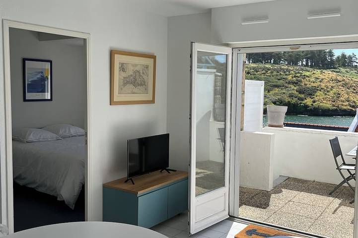 Ganze Wohnung, T2 apartment with terrace and view of Sauzon ria in Sauzon, Côte des Mégalithes
