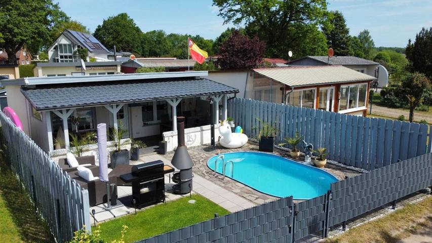 Ferienhaus für 3 Personen, mit Terrasse und Garten sowie Pool in Neustadt-Glewe