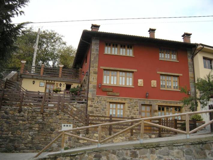 Casa rural para 5 personas, con Terraza además de Jardín y Vistas en Parque Natural de Redes