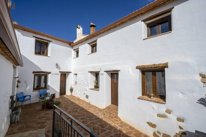 Casa rural para 6 personas, con terraza además de vistas y jardín en Laroya - 2