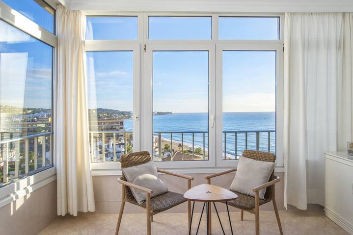 Geheel appartement, "Penthouse studio met uitzicht op zee" met zeezicht en zwembad in Playa de La Cala - El Torreón (Mijas), Mijas