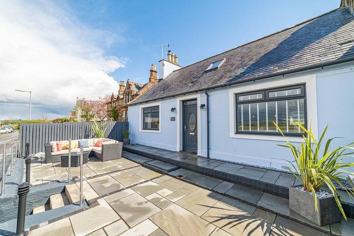 Log cabin for 6 people, with garden and ocean view in Dumfries and Galloway