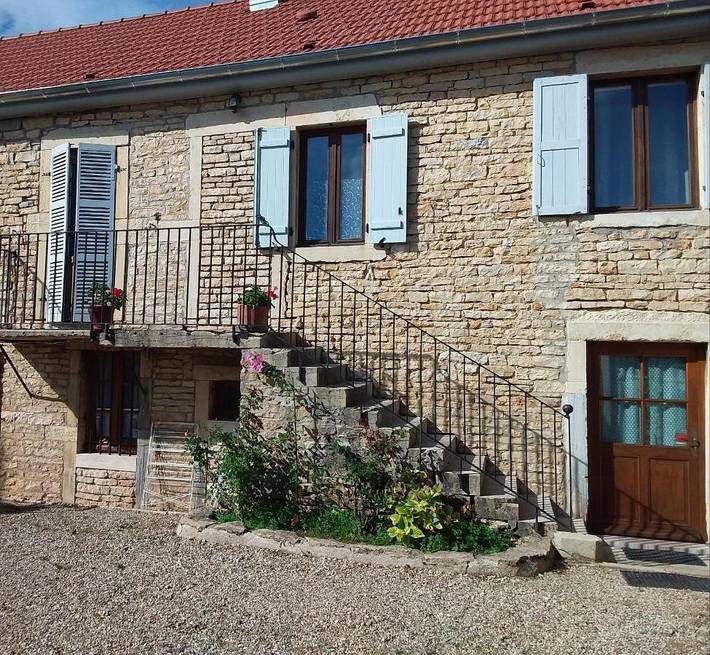 Location de vacances pour 6 personnes, avec Balcon ainsi que Terrasse et Jardin à Ladoix-Serrigny