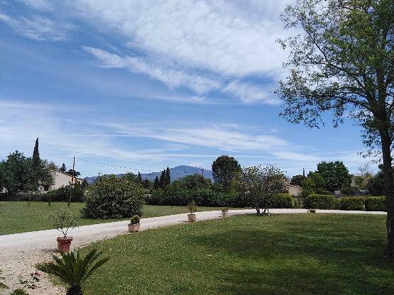 Gîte pour 4 personnes, avec terrasse ainsi que piscine et jardin, animaux acceptés dans le Vaucluse - 4