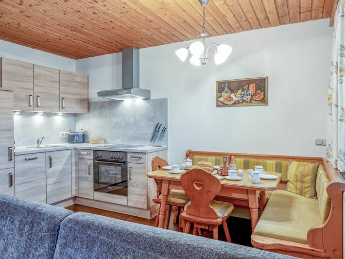 Ganze Wohnung, Idyllische Ferienwohnung, Garten und Bergblick in Loferer und Leoganger Steinberge, Sankt Jakob in Haus