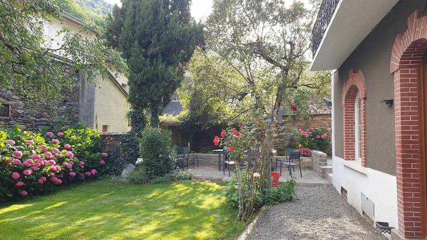 Gîte pour 15 personnes, avec Balcon et Terrasse ainsi que Jardin et Sauna