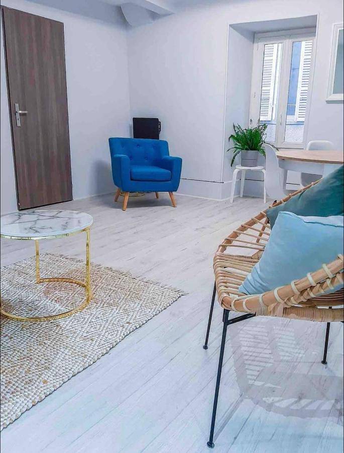 Appartement entier, Two-Bedroom Apartment in Nuits-Saint-Georges, Région de Beaune