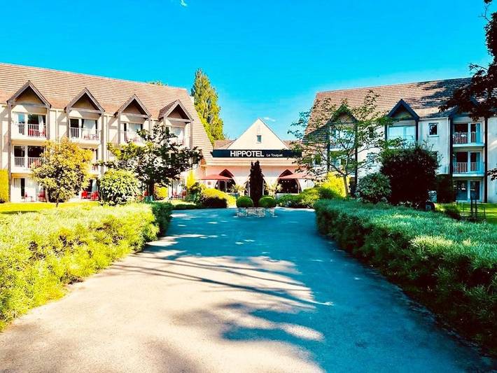 Appart’hôtel pour 6 personnes, avec Balcon et Terrasse ainsi que Jardin et Vue