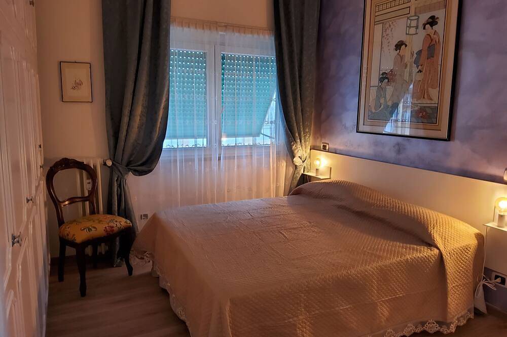 Ganze Wohnung, Courtyard view apartment (in B & B) has other rooms if desired  in Ostia, Rom