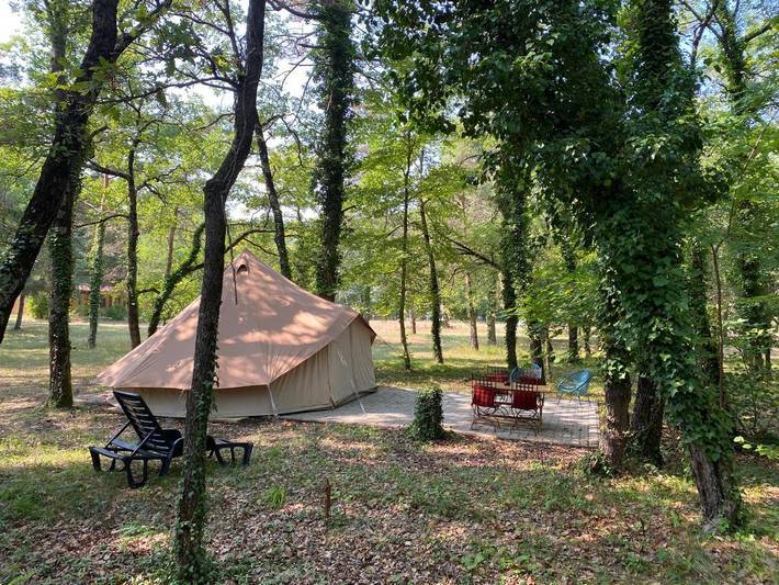 Camping pour 2 personnes, avec Terrasse ainsi que Jardin et Vue dans la Région de nyons - 2