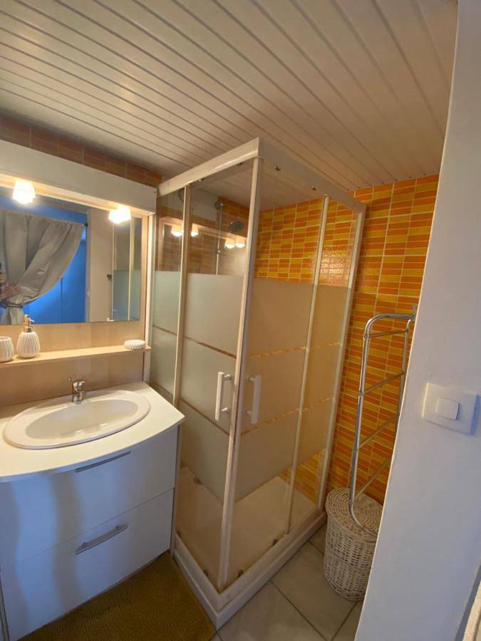 Double Room with Private Bathroom in Maulévrier, Région de Cholet