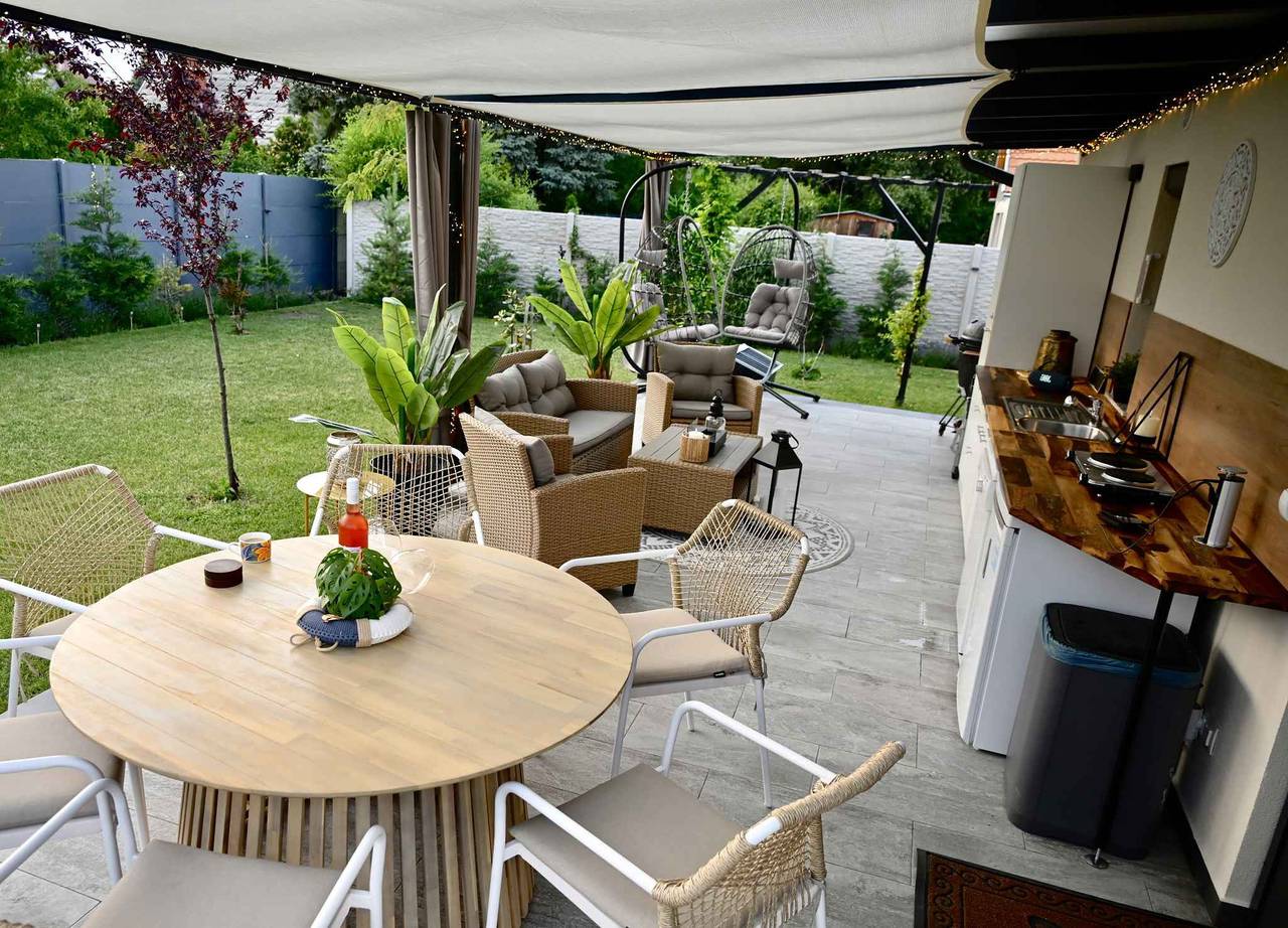 Ferienhaus in ruhiger Lage mit grosser Terrasse und wunderschöner Einrichtung  in Balatonkeresztur, Plattensee Südufer