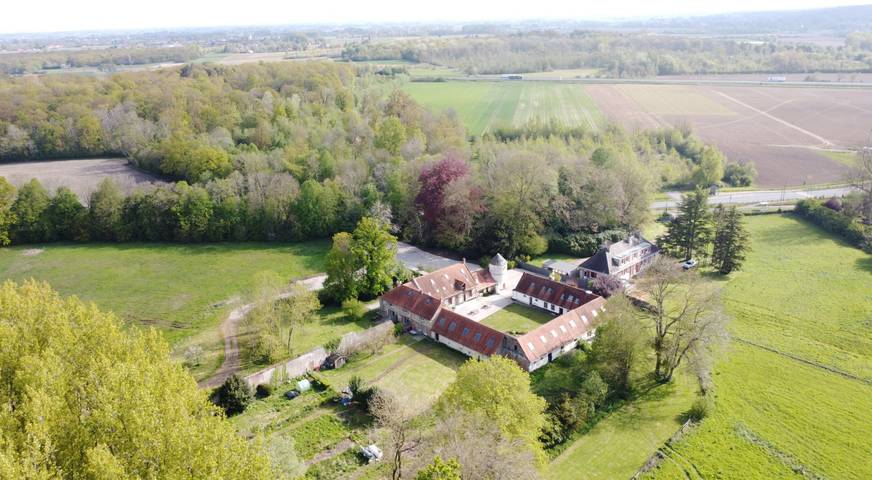 Gîte pour 50 personnes, avec Balcon et Terrasse ainsi que Jardin et Vue sur le lac dans le Pas-de-Calais