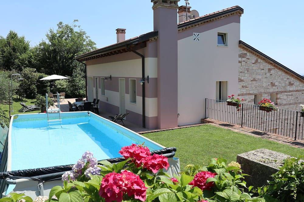 Villa with pool 10 minutes from Vicenza, garden, privacy, panoramic view in Isola Vicentina, Vicenza Province