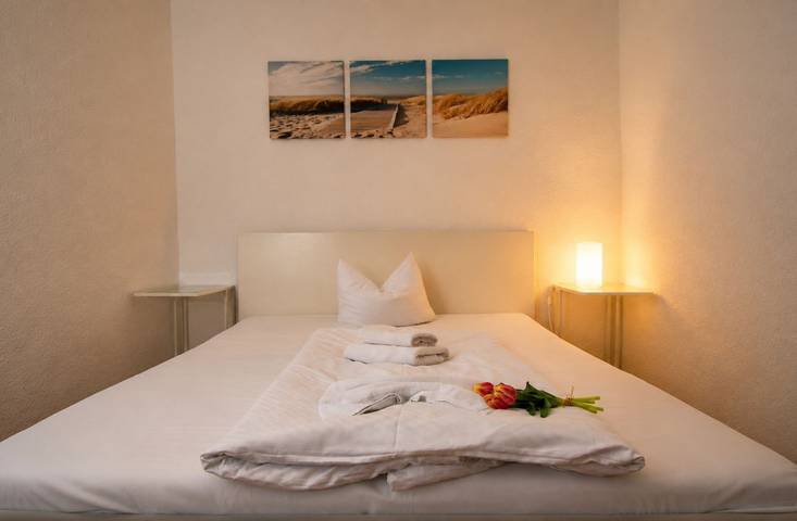 Ganze Ferienwohnung, Gemütliches Ferienzimmer beim Leuchtturm Warnemünde für 2 Gäste in Warnemünde Strand, Warnemünde