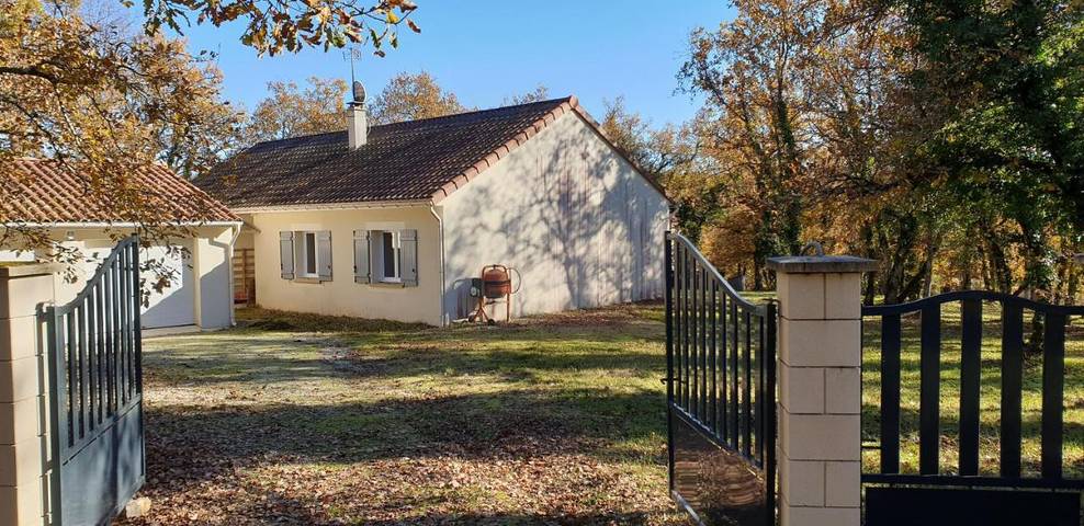 Location de vacances pour 6 personnes, avec Terrasse ainsi que Jardin et Vue à Cressensac
