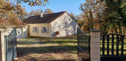 Location de vacances pour 6 personnes, avec jardin et vue, animaux acceptés à Cressensac