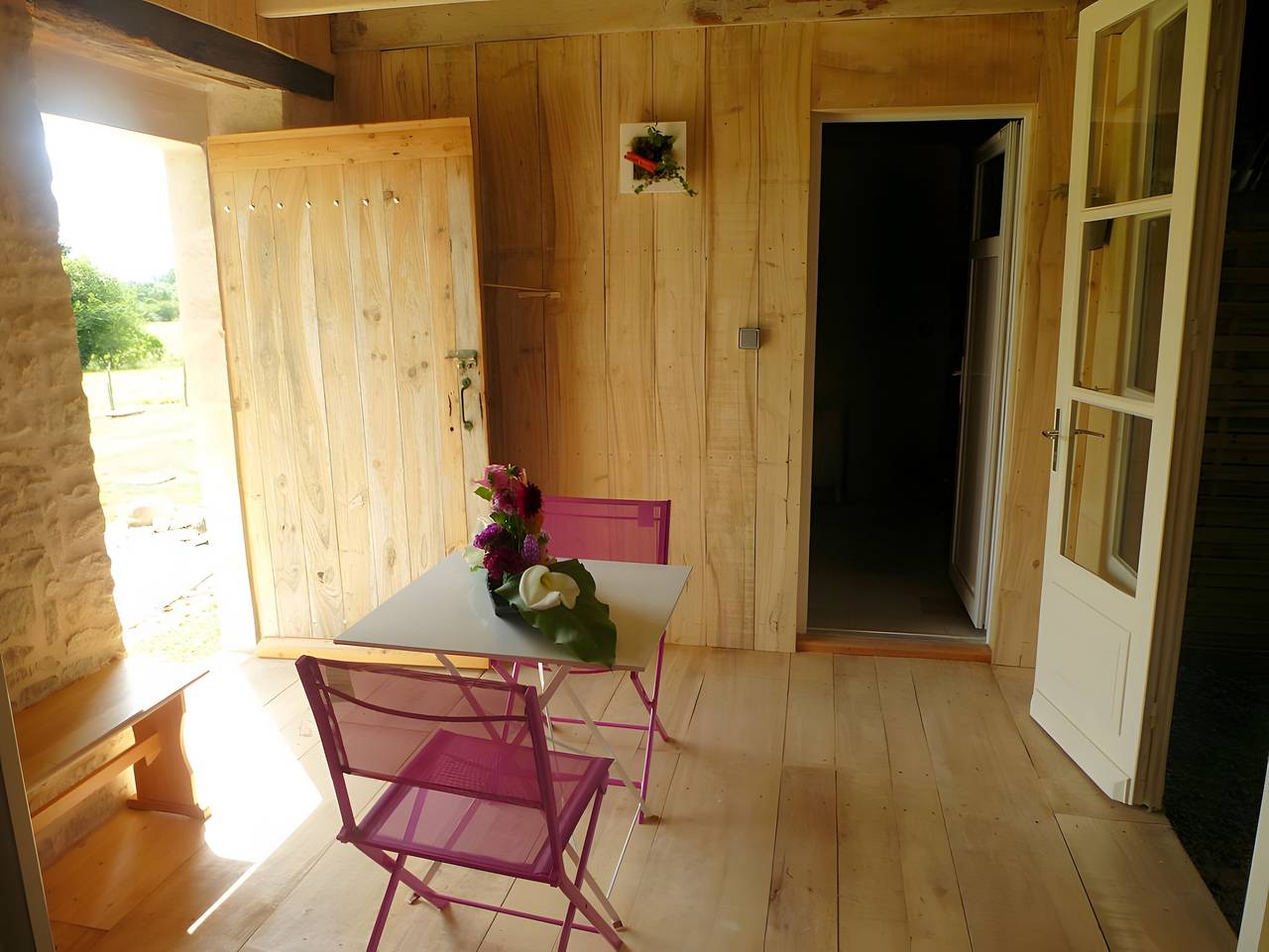 Gîte L'Etable - Les Gites Du Moulin : terrasse privée, jardin, Wi-Fi à Saint-Hilaire-la-Palud in Saint-Hilaire-la-Palud, Région de Niort