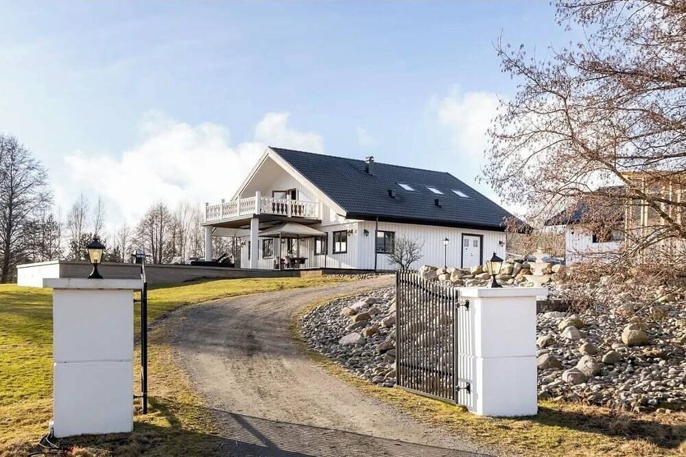 Private Luxury Farmhouse near Gothenburg - Pool, Sauna & Horses in Kungsbacka, Halland