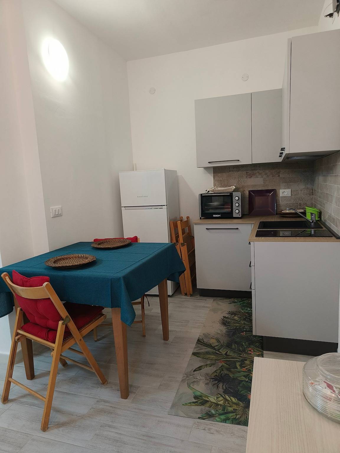 Apartamento entero, Apartamento 'Casa Aldo' con vistas a la montaña, piscina compartida y balcón in Teulada (Italia), Provincia de Cagliari