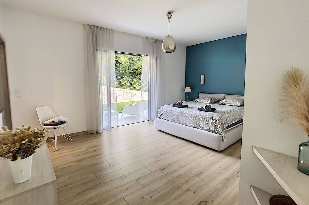 Magnificent Contemporary Villa With Swimming Pool And Tennis Court in Mouans-Sartoux, Cannes region