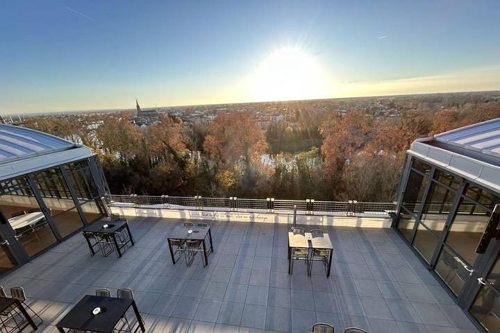 Hôtel pour 2 personnes, avec terrasse ainsi que piscine et vue, animaux acceptés