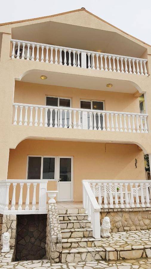 Hôtel pour 5 personnes, avec terrasse et vue, animaux acceptés