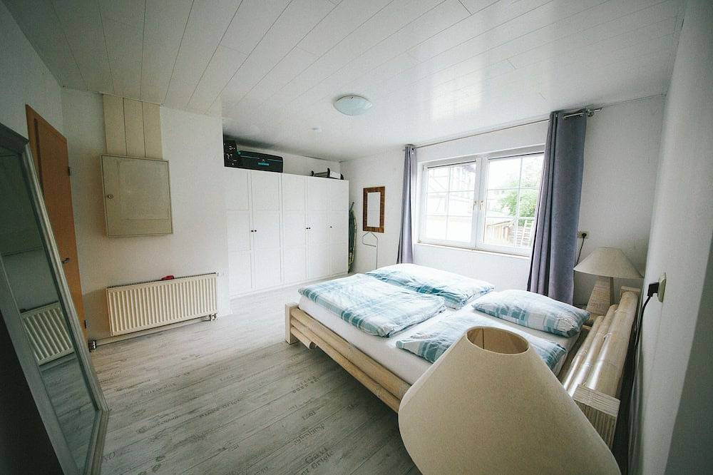 Ganze Wohnung, Huge Deluxe Apartment, 140sqm, Whirlpool, Shower, Netflix, Prime, Wifi, Balkony in Rudolstadt, Saaleland