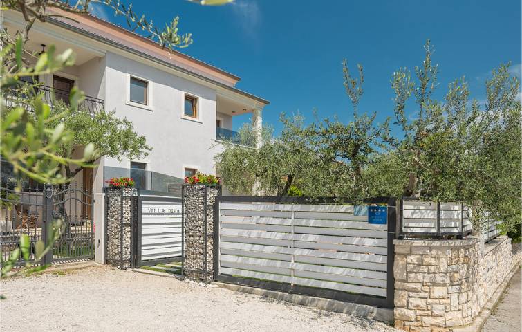 Incantevole appartamento con 1 camera da letto vicino a Rovigno - WiFi, terrazza e parcheggio in Rovigno, Rovigno e dintorni