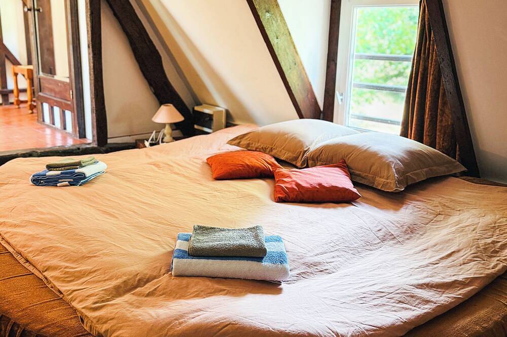 Charming manor house (30 people) with rooftop, reception room & landscaped grounds in Toutainville, Bernay region