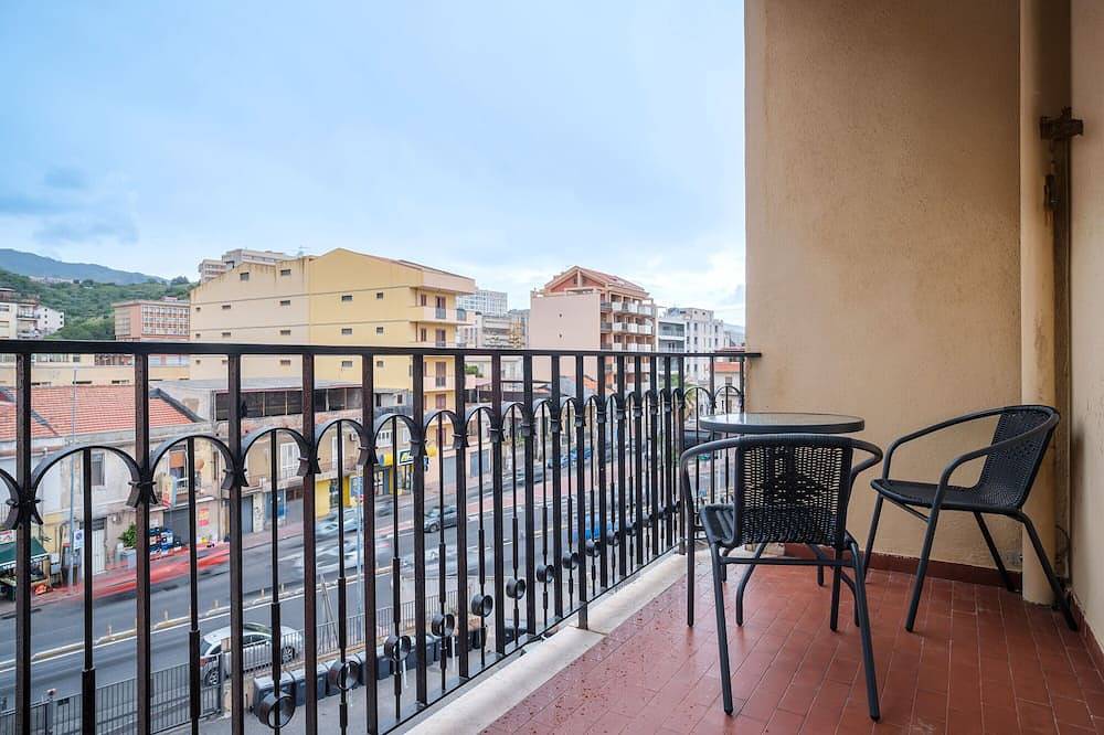 Apartamento entero, Apartamento 'Messina' con balcón, Wi-Fi y aire acondicionado in Minissale, Mesina